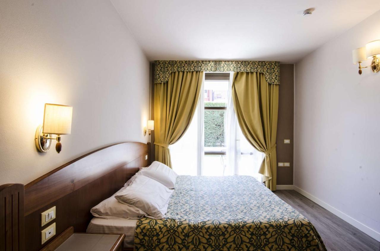Hotel Smeraldo ลาซีเซ ภายนอก รูปภาพ