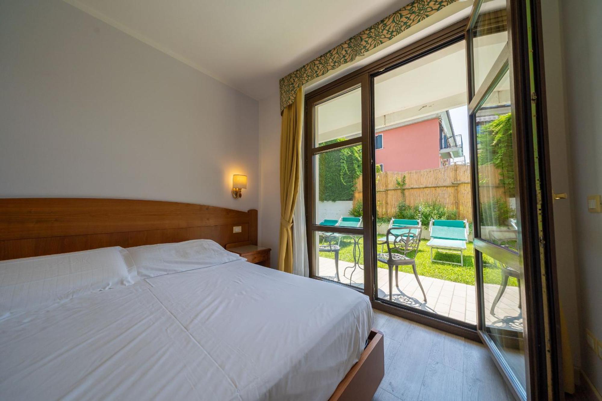 Hotel Smeraldo ลาซีเซ ภายนอก รูปภาพ