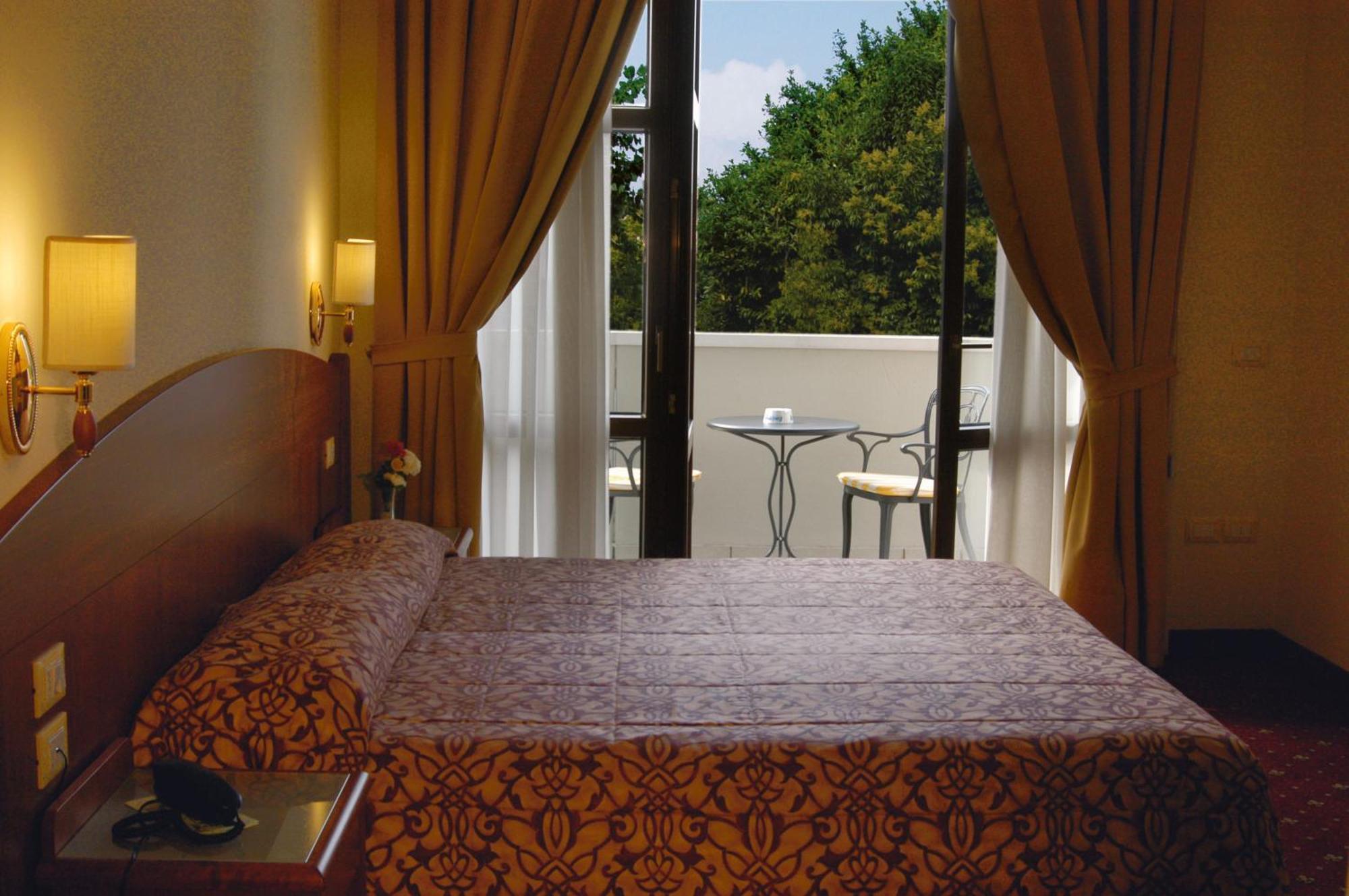 Hotel Smeraldo ลาซีเซ ภายนอก รูปภาพ