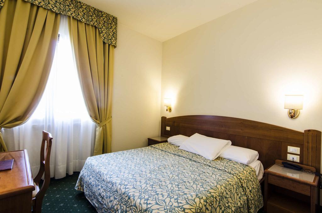 Hotel Smeraldo ลาซีเซ ภายนอก รูปภาพ
