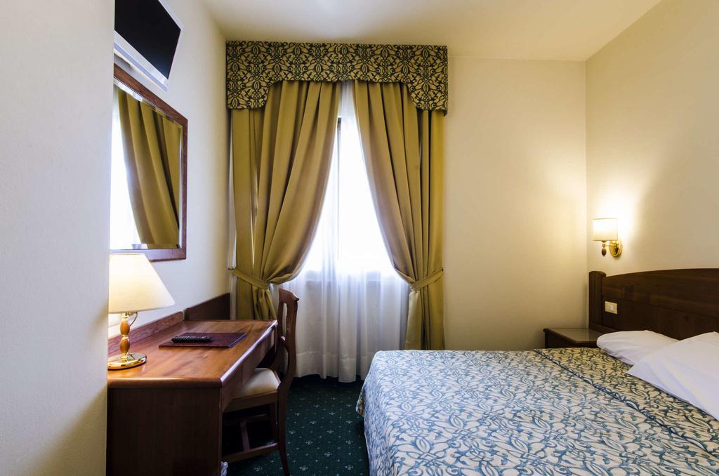 Hotel Smeraldo ลาซีเซ ภายนอก รูปภาพ
