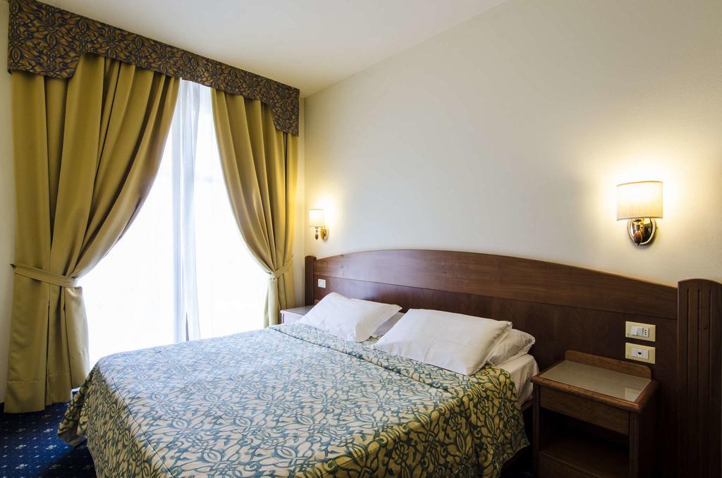 Hotel Smeraldo ลาซีเซ ภายนอก รูปภาพ