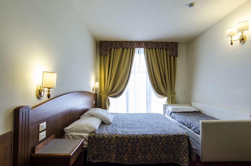 Hotel Smeraldo ลาซีเซ ภายนอก รูปภาพ