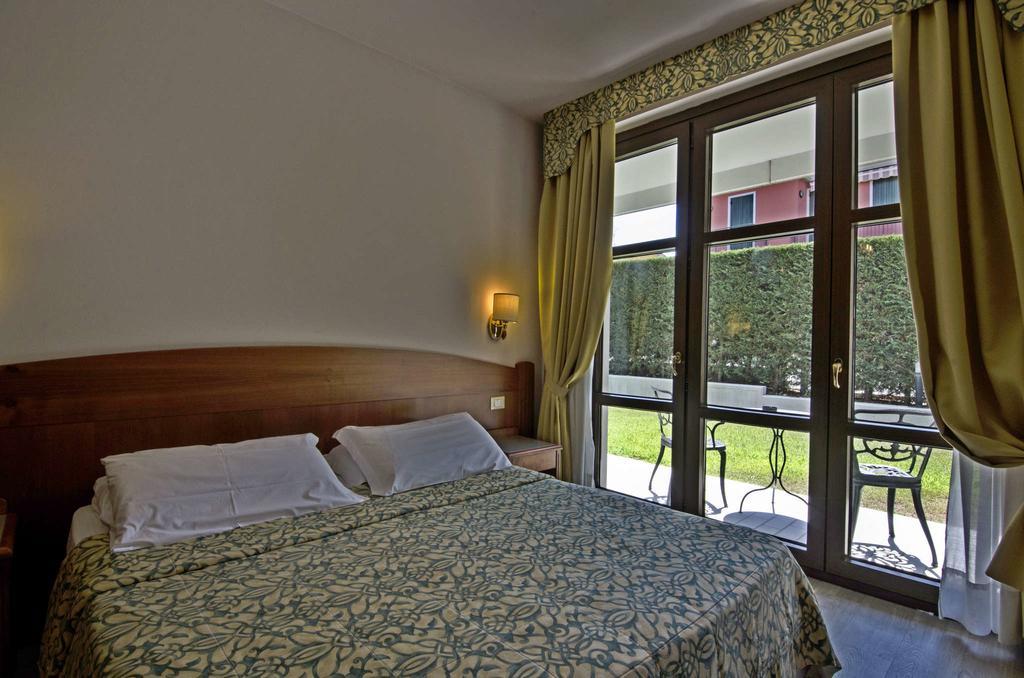 Hotel Smeraldo ลาซีเซ ภายนอก รูปภาพ