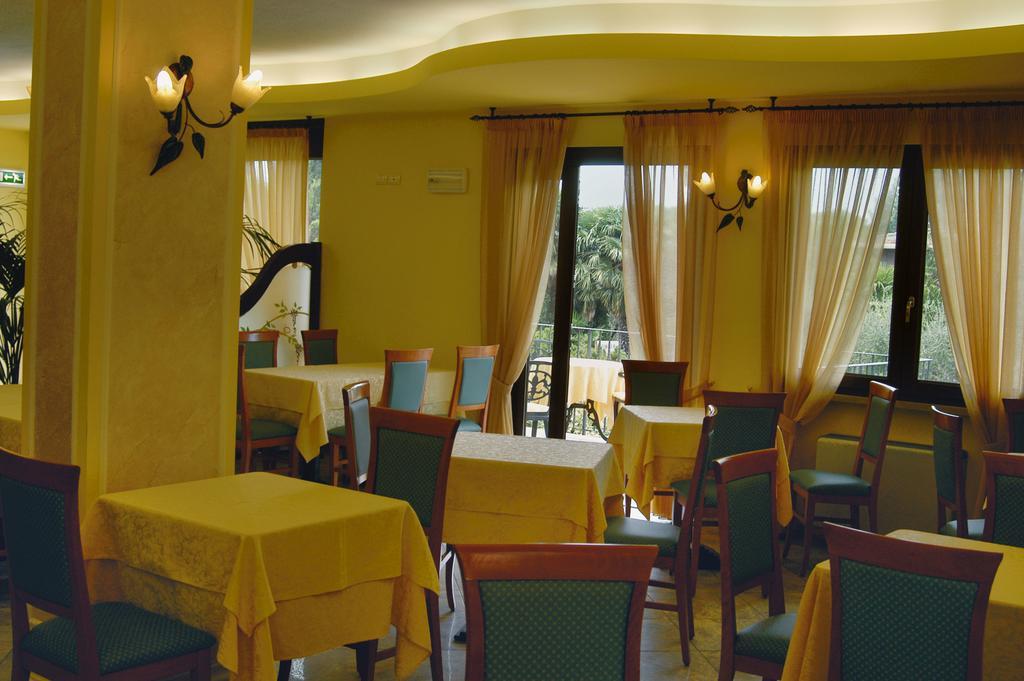 Hotel Smeraldo ลาซีเซ ภายนอก รูปภาพ